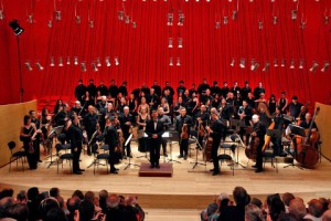 un'orchestra durante un'esibizione